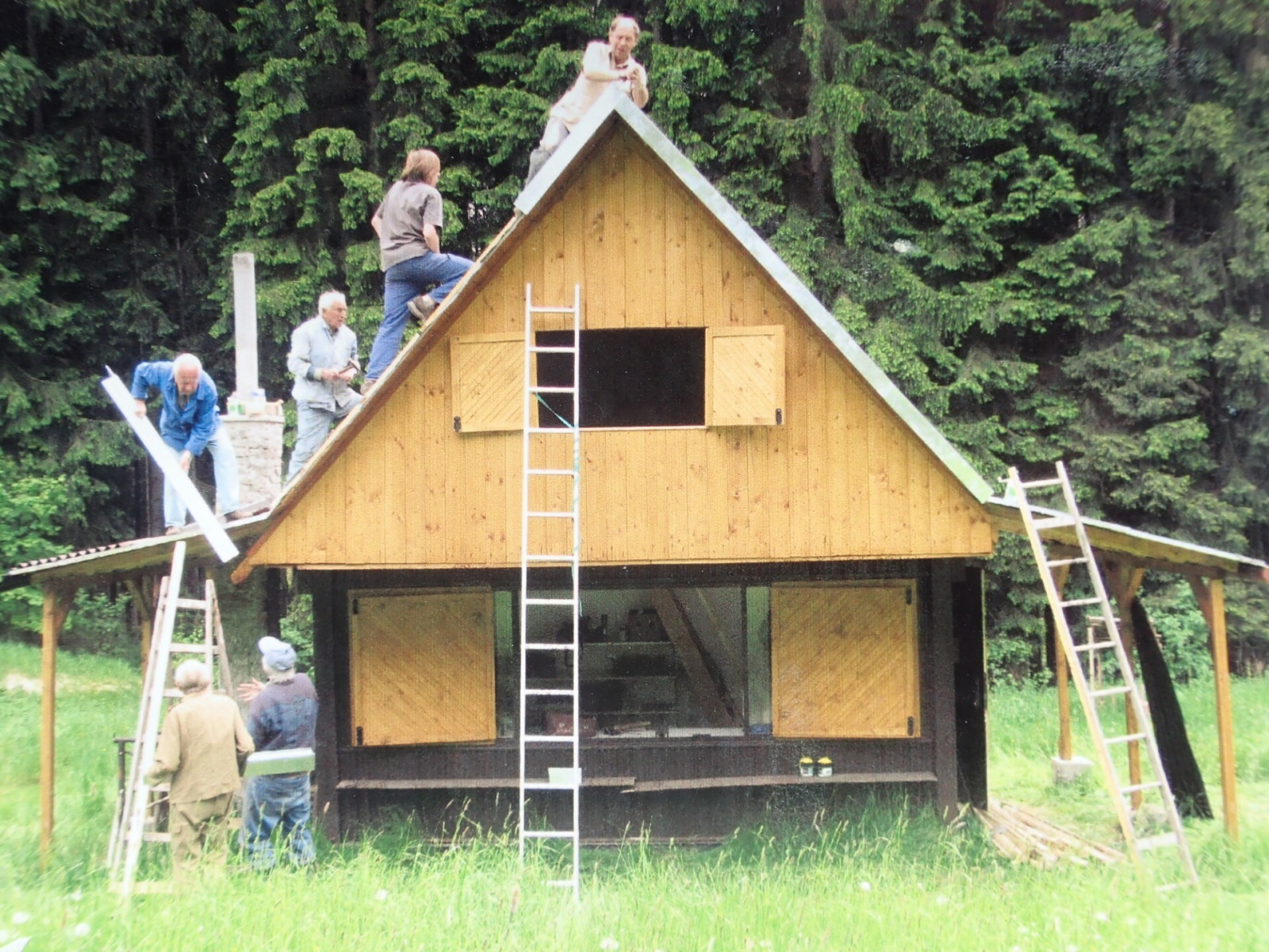 Dokončení chatky na Kateřině květen 2010